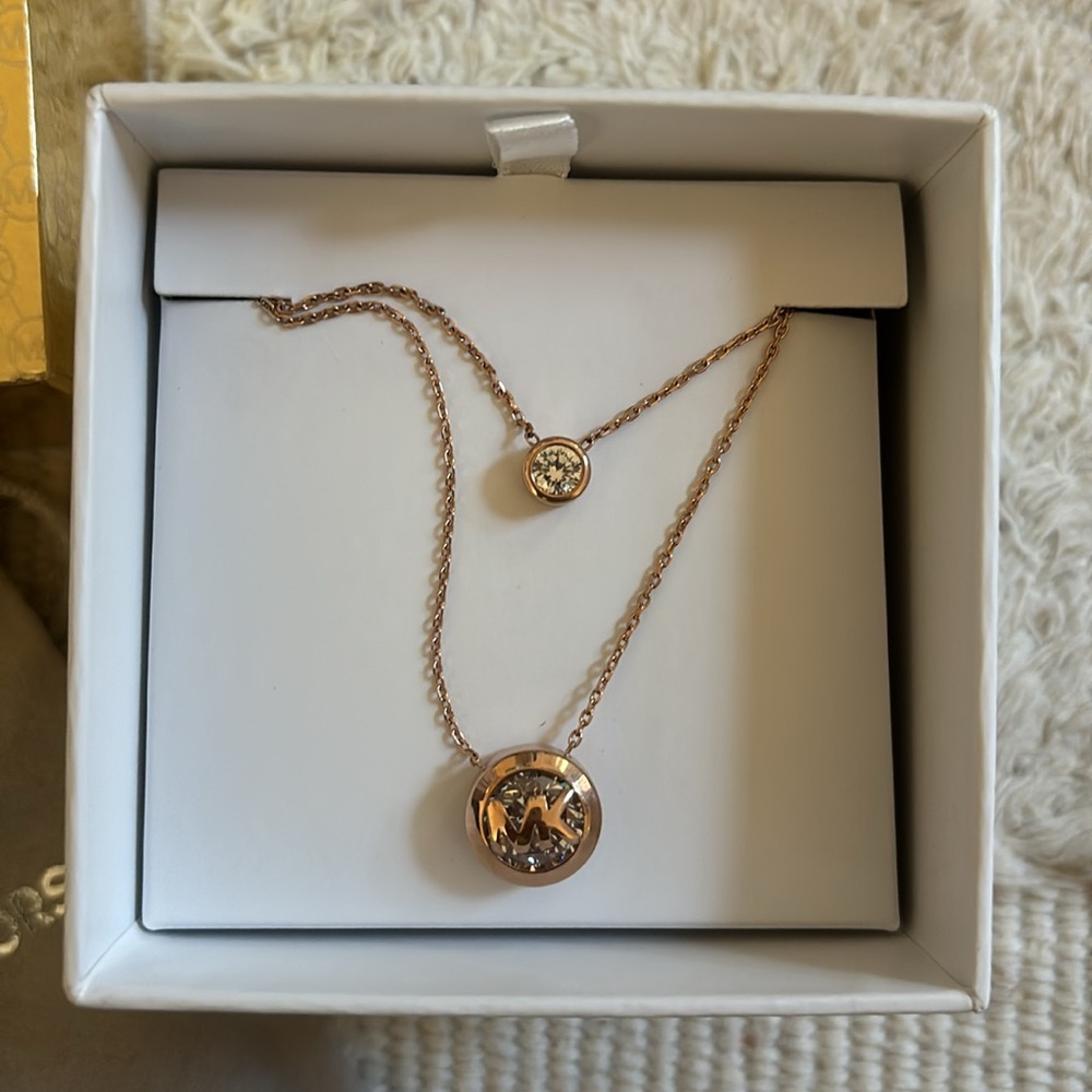 *NWT* Michael Kors rose gold necklace